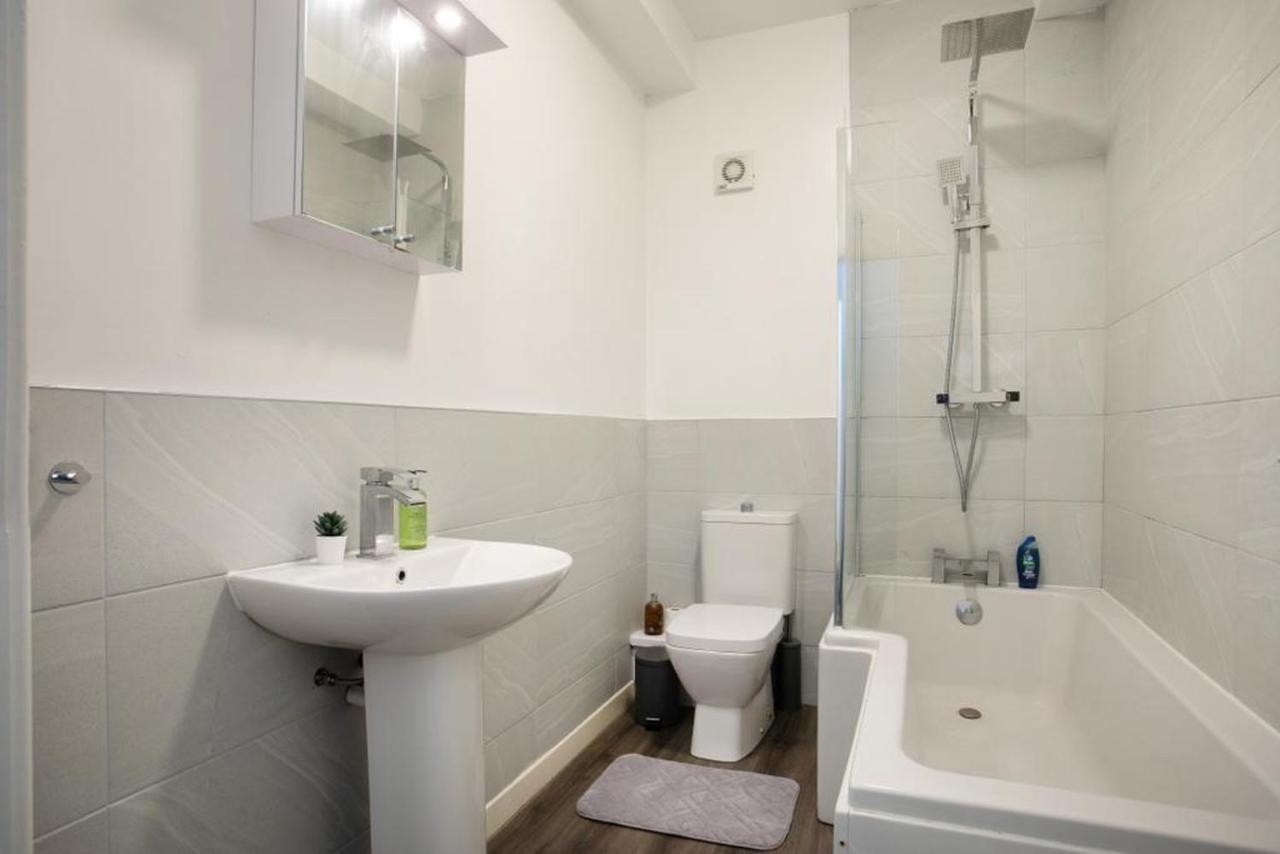 Spacious 2 Bedroom Apartments - 5 Mins From Qmc, Universities And City Centre! Nottingham Exterior foto